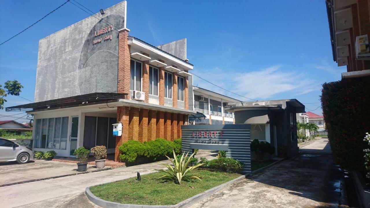 Liberty Homestay Parit  Exterior foto